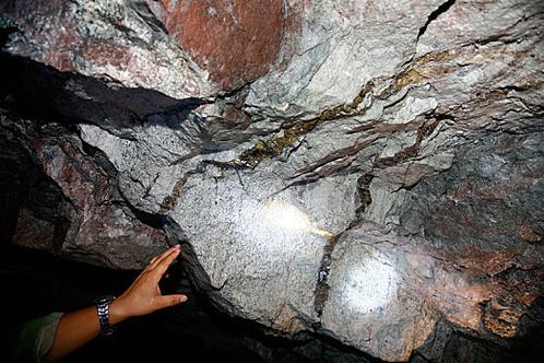 瑟银矿哪里多?这几个地方让你挖到手软!