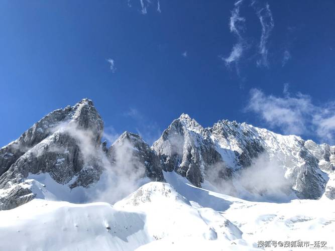 想看雪山别墅和三个女孩的做爱假期?教你如何下载!