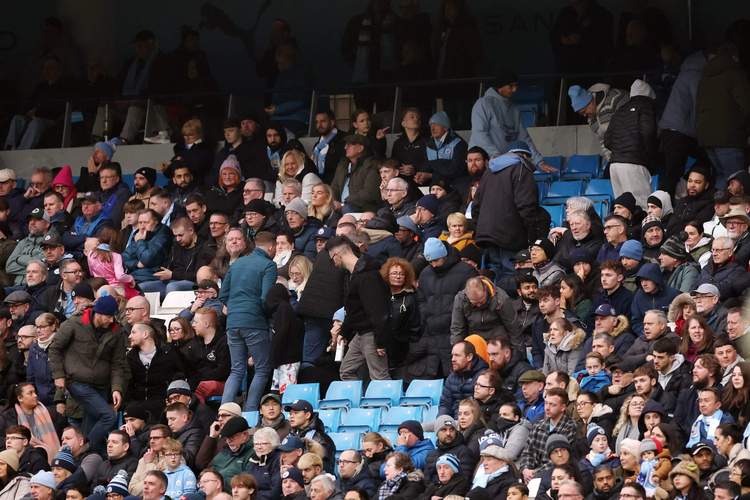 卡迪夫城蓝鸟军团最新：球队降级，球迷抗议声不断