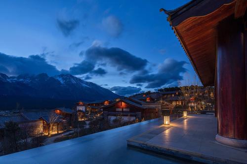 想看雪山别墅和三个女孩的做爱假期?教你如何下载!