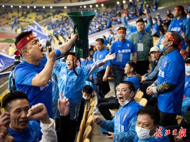 卡迪夫城蓝鸟军团最新：球队降级，球迷抗议声不断