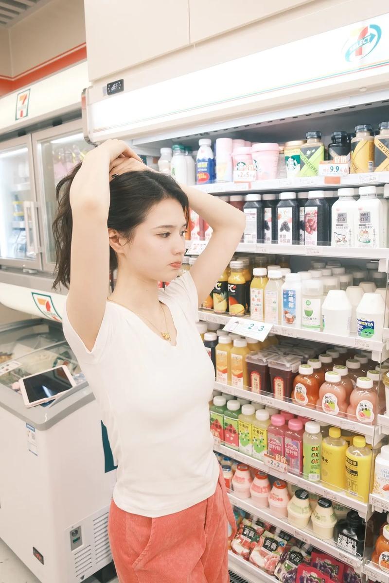 如何下载超市漂亮姐姐的视频，简单几步搞定！