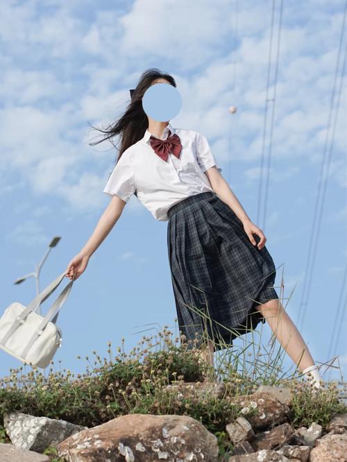 深入探讨：胁迫优等生姐妹事件的社会影响